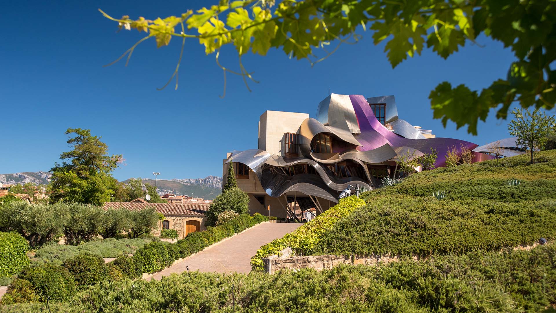 Hotel Marqués de Riscal, een luxe hotelcollectie, Elciego in Spanje by Travelizi