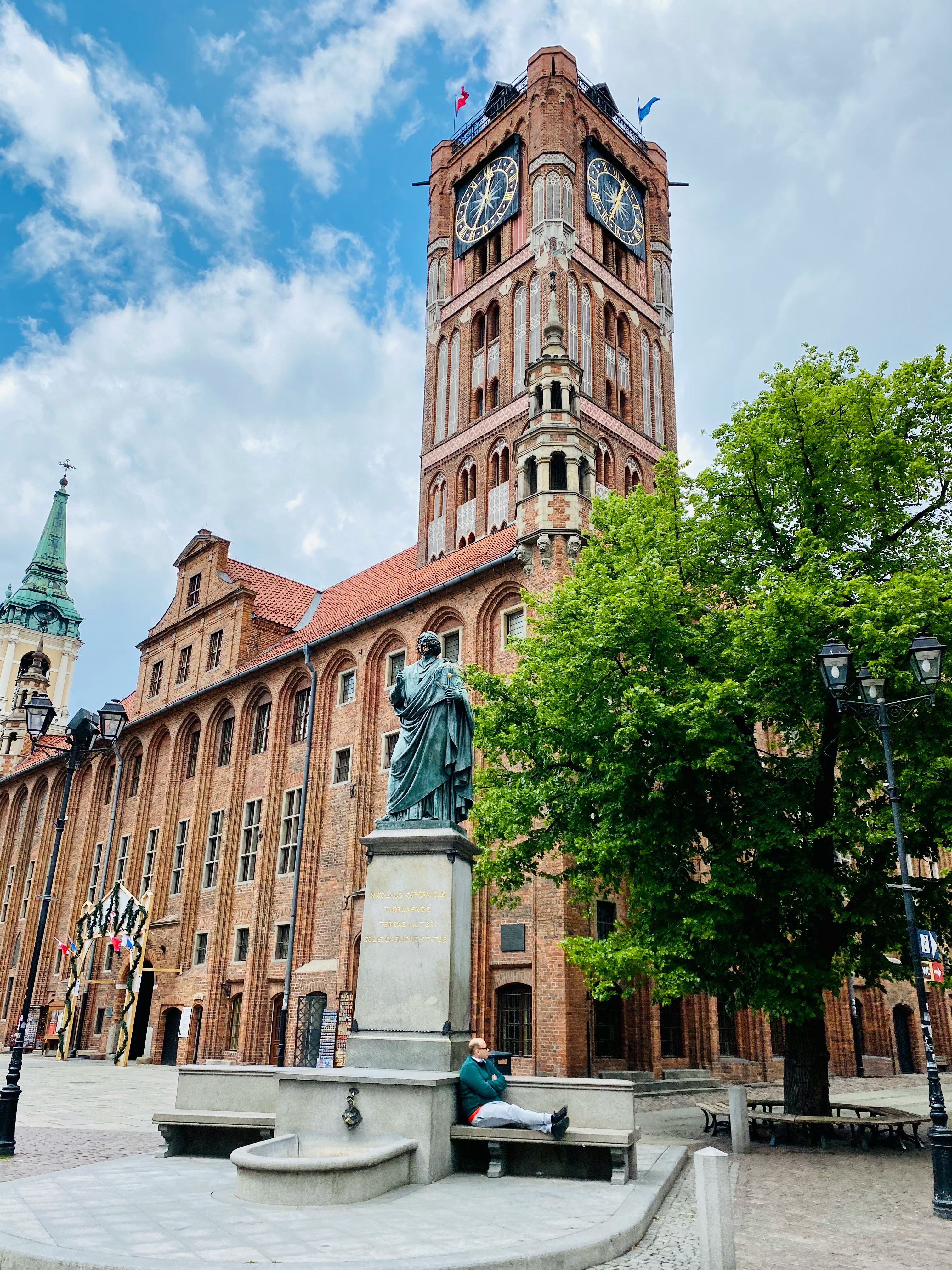 Standbeeld van Copernicus voor het stadhuis van Torun