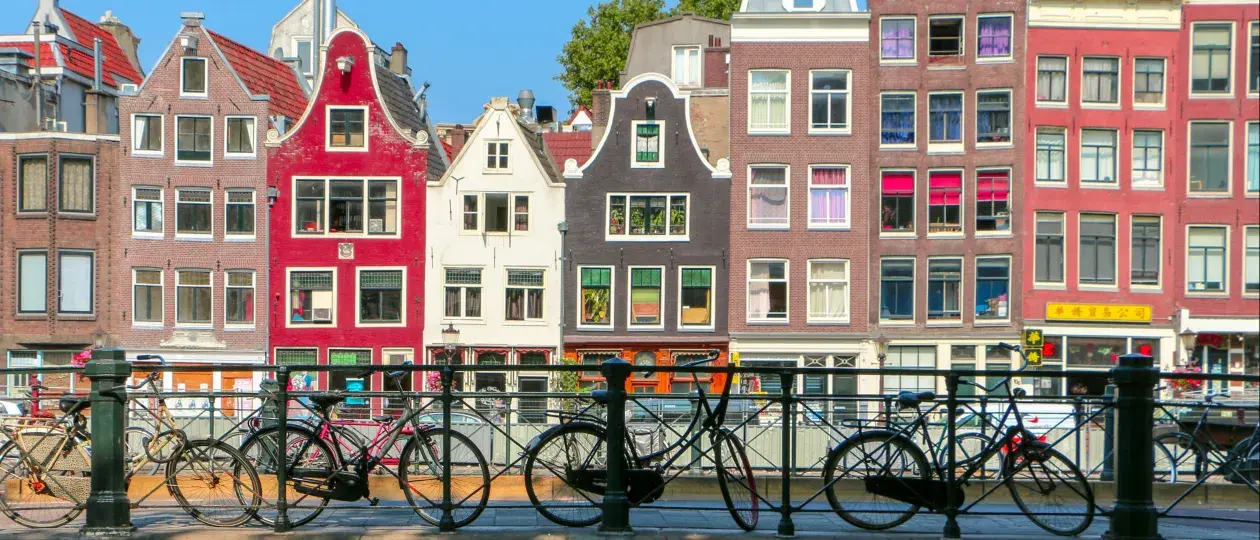 Amsterdam gaat toeristische activiteiten aanscherpen impact toerisme verminderennieuwe maatregelenvergunningsplicht