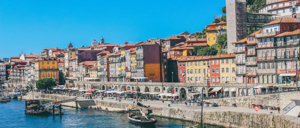 Porto kiest met TukTuks voor nieuwe stedelijke mobiliteit Elektrische tuktuksfietsverhuurtoegankelijker